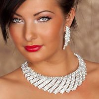 Womens rhinestone set necklace & earrings silver